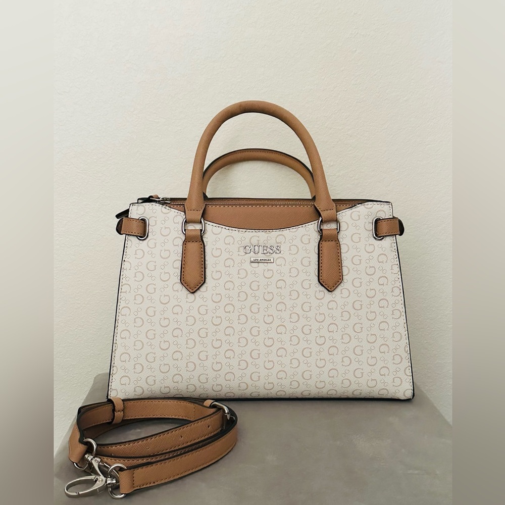 GUESS faux leather top zip white/tan purse 12.5”x8” w/ detachable strap EUC!